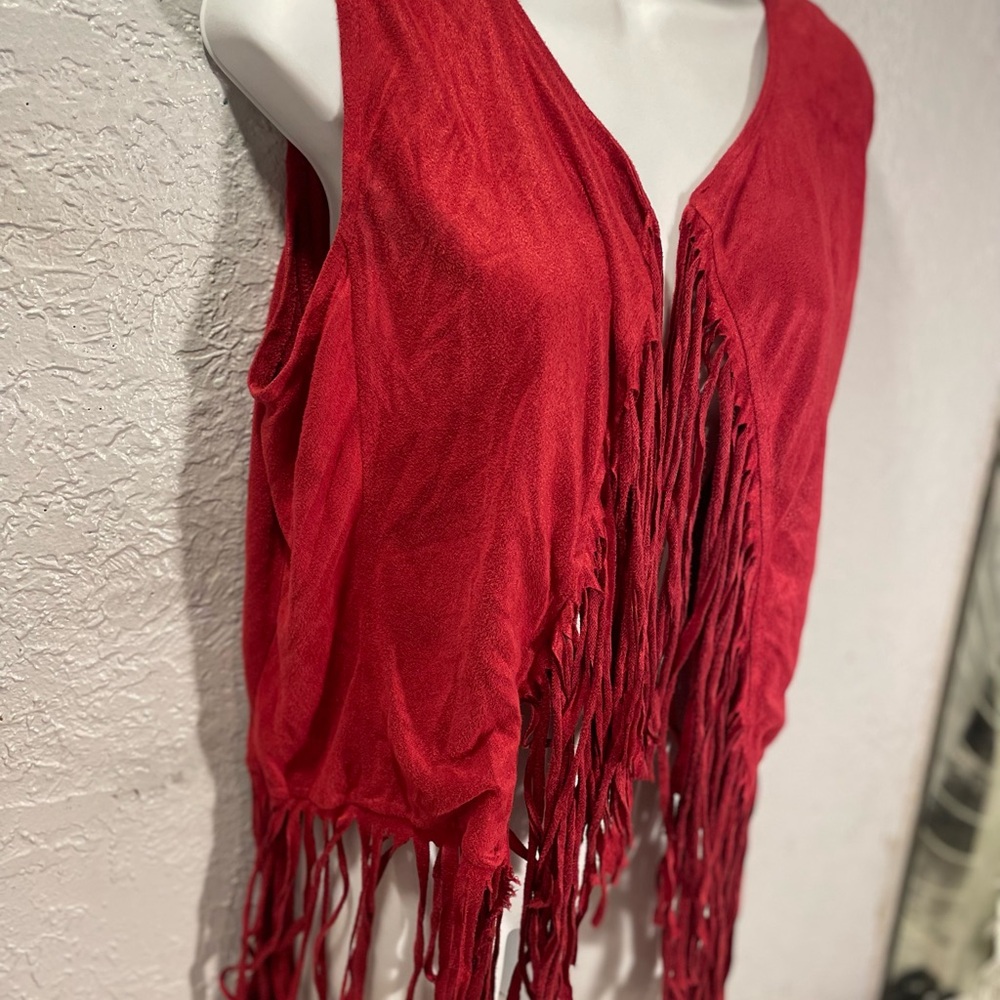 Red Fringe Sleeveless Vest - Picture 2 of 6